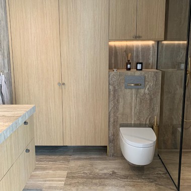 Frederikke Stolbjerg Mera Comfort douchetoilet. Frederikke Stolbjerg Mera Comfort douchetoilet.