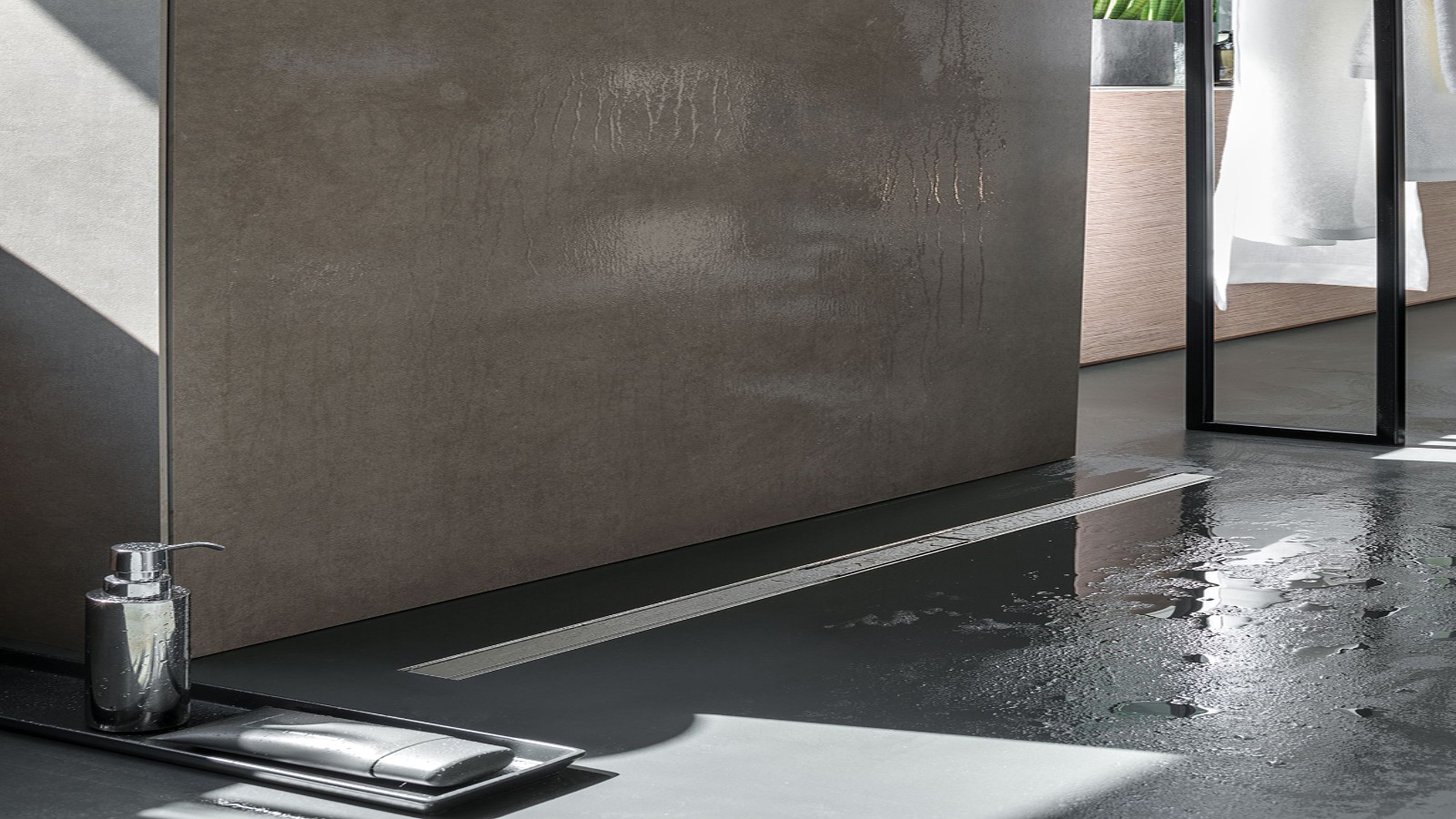 Bruseniche med Geberit CleanLine afløbsrende