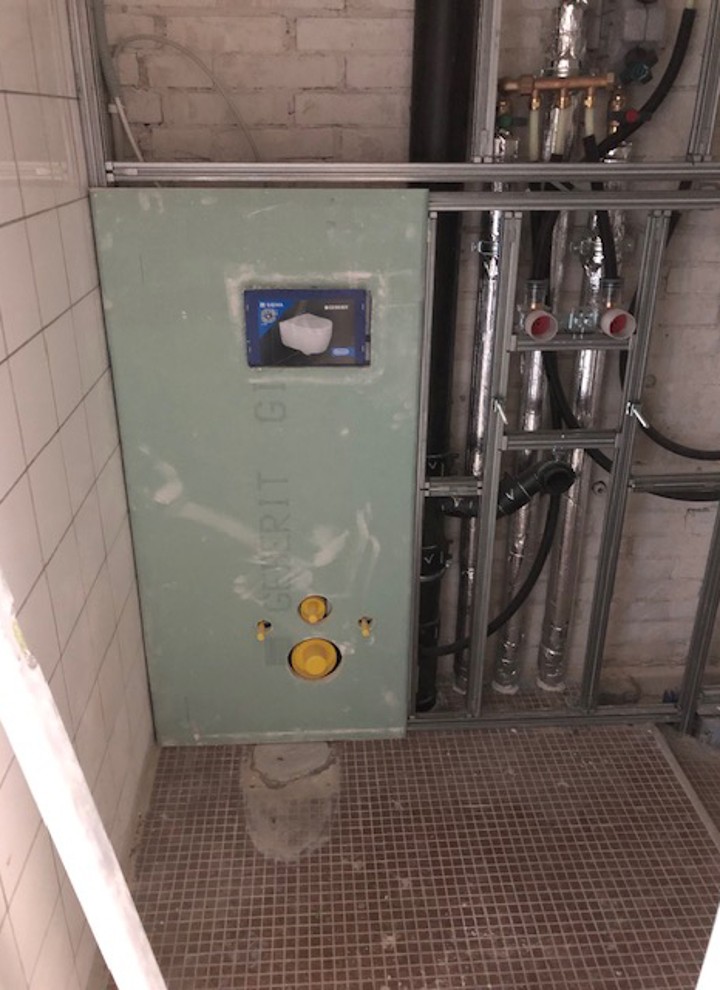 Geberit cisterne på Kampsax kollegiet Geberit cisterne på Kampsax kollegiet