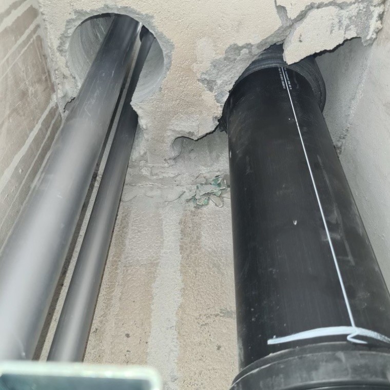 Rør på Rymarksvænget i Hellerup (© Øens VVS) Rør på Rymarksvænget i Hellerup (© Øens VVS)