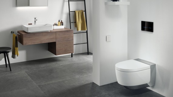 Toilet med berøringsfri Geberit Sigma80 betjeningsplade Toilet med berøringsfri Geberit Sigma80 betjeningsplade