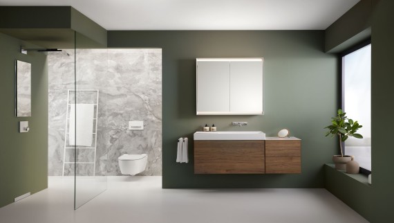 Rummeligt badeværelse med Geberit ONE-badeværelsesmøbel og porcelæn og vægafløb