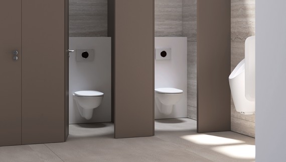 Offentlige WC'er med Geberit cisterner, skylleknapper og urinaler