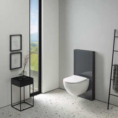 Det elegante Geberit Monolith cisternemodul med frontbeklædning i glas passer godt ind i et sort-hvidt badeværelse. Det elegante Geberit Monolith cisternemodul med frontbeklædning i glas passer godt ind i et sort-hvidt badeværelse.