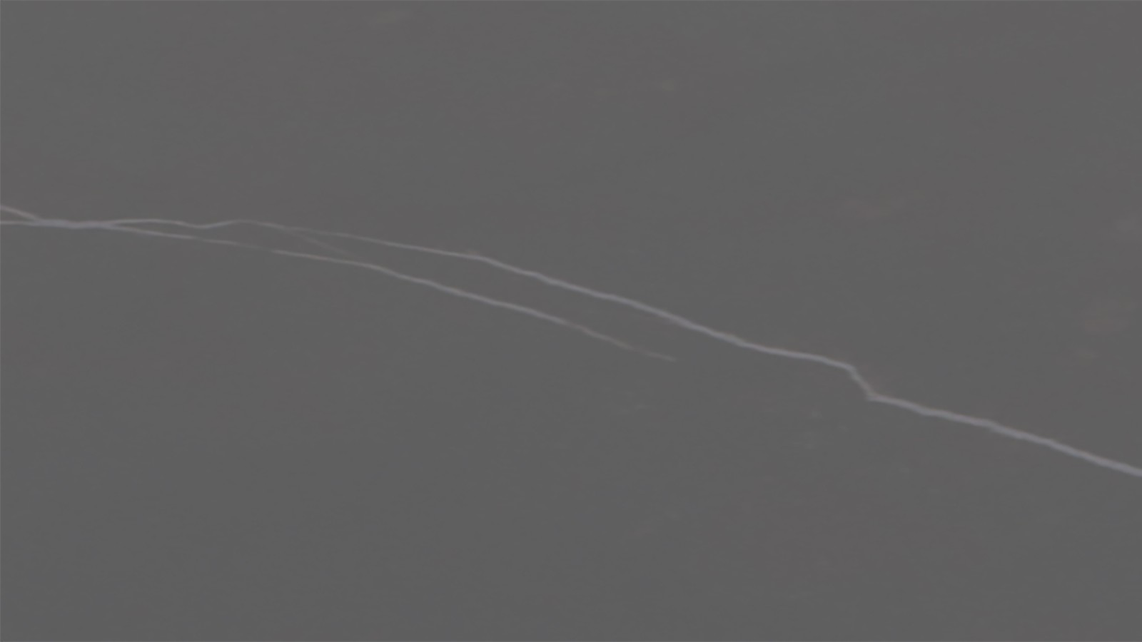 Stentøj i sort marmor-look