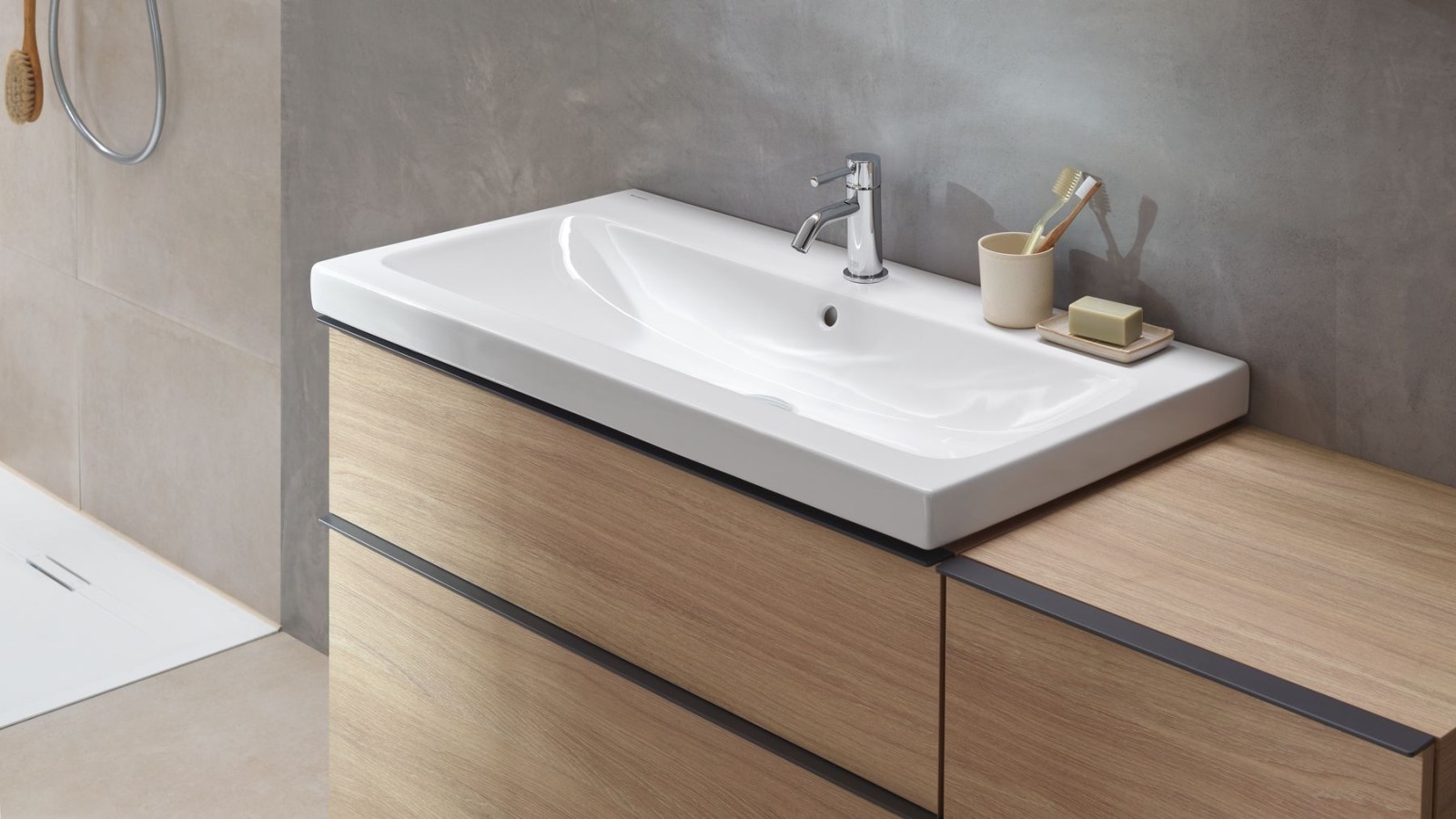 Washbasin area from the Geberit iCon bathroom series (© Geberit)