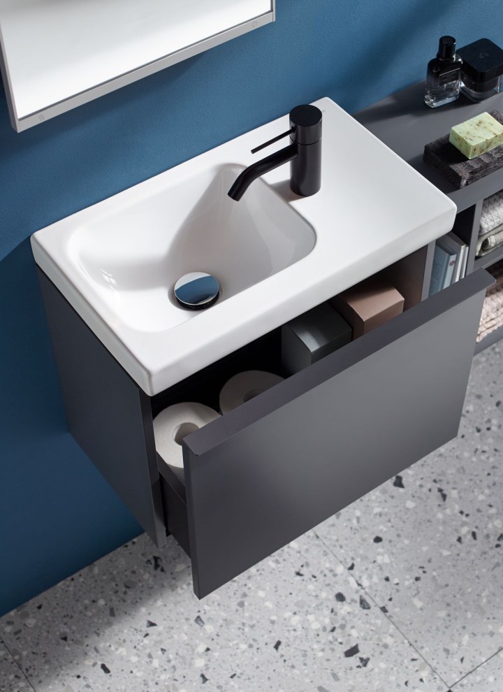 iCon lille badeværelsesmøbel med håndvask (© Geberit)