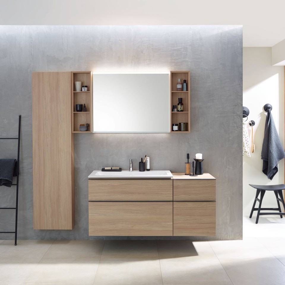 Geberit iCon bathroom with WC, bidet, washbasin and bathroom furniture