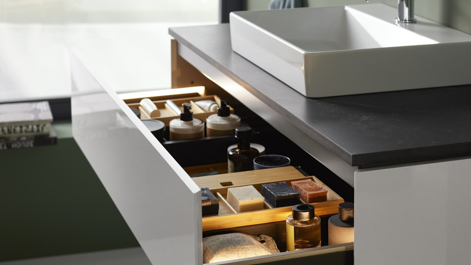 Geberit ONE badeværelsesmøbel med åben skuffe