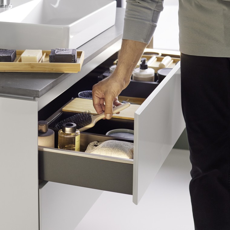 Perfekt organiseret: Modulært organiseringssystem med praktiske indsatsrum fås som tilvalg til en række skuffestørrelser.