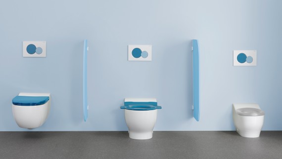 Toiletter fra Geberits badeværelsesserie Bambini med farverige toiletlåg og betjeningsplader Toiletter fra Geberits badeværelsesserie Bambini med farverige toiletlåg og betjeningsplader