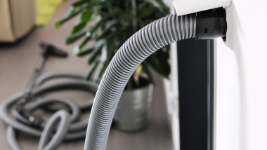 Geberit Silent-PP forbundet til centralt støvsugersystem (© Shutterstock)