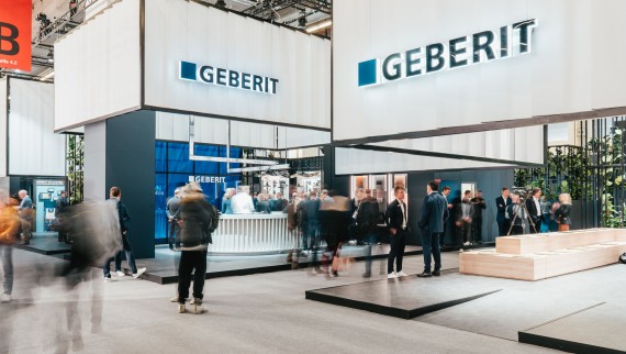 Geberit-stand med besøgende Geberit-stand med besøgende