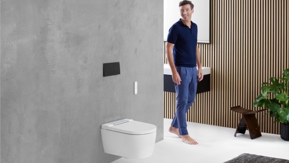 AquaClean Sela douchetoilet på badeværelse AquaClean Sela douchetoilet på badeværelse