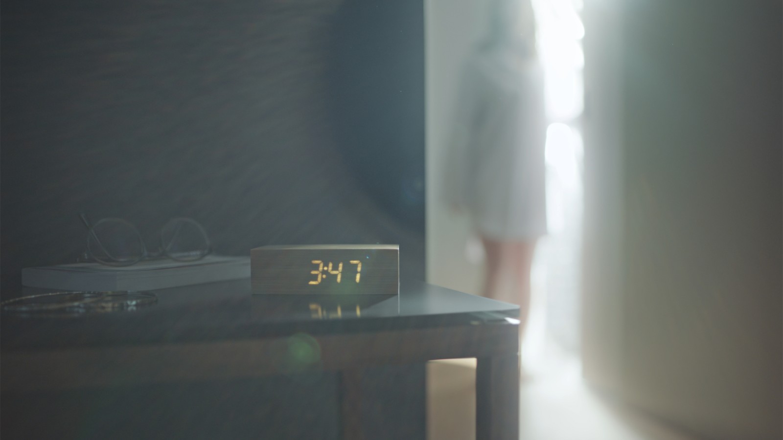 alarm på natbord alarm på natbord