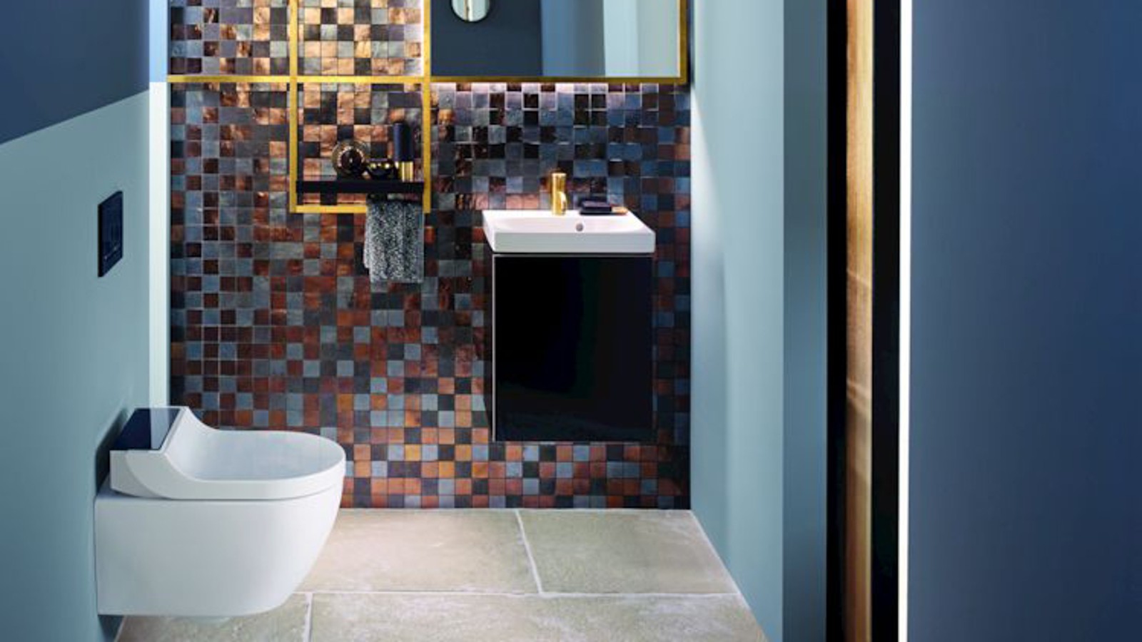 Messing og kobber nuancer på badeværelset