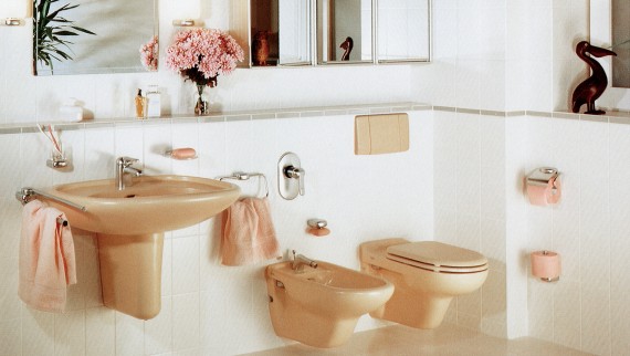 Farverige WC-skåle, betjeningsplader og væghængende toiletter var på mode i 1970’erne