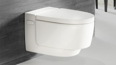 Geberit AquaClean Mera i hvid med Sigma70-fjernbetjening