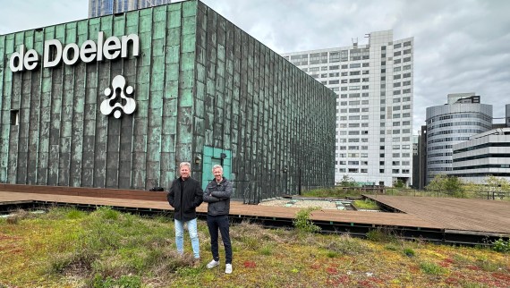 De to arkitekter Dave Hoffers (højre) og Carlo Bes ved De Doelen De to arkitekter Dave Hoffers (højre) og Carlo Bes ved De Doelen