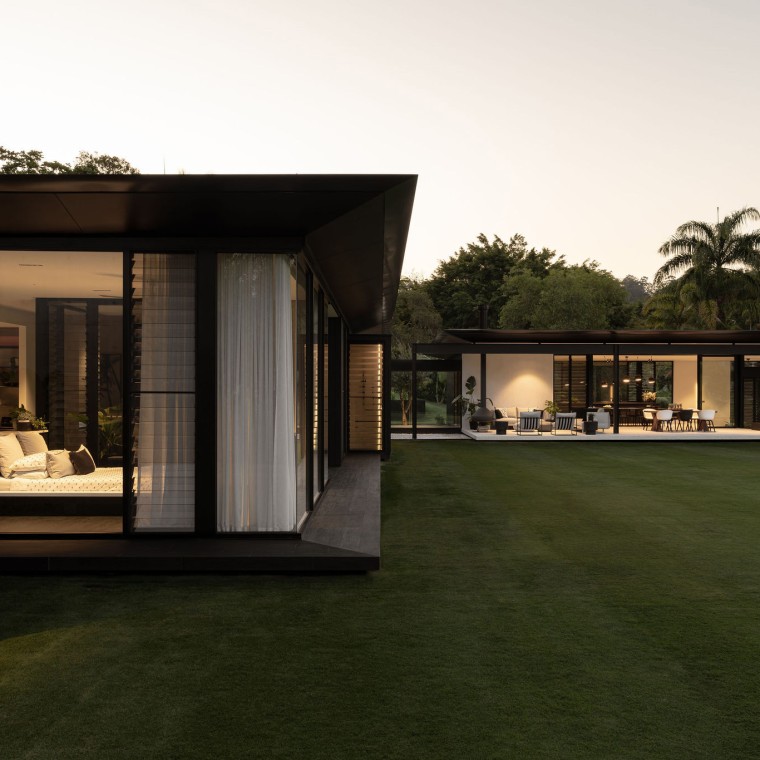 For Sarah Waller handler arkitektur ikke kun om at skabe rum – det handler om at designe livet, der leves indenfor dem. (© Alyne Media)