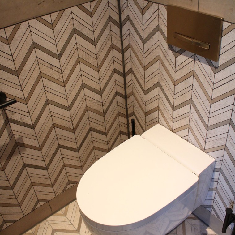 Sigma50 betjeningspladerne sikrer tidløs elegance. (© Geberit)