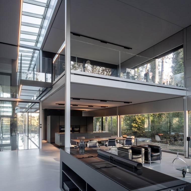 Bygningen er næsten fuldstændig demonterbar og genanvendelig (© Lucas van der Wee). Bygningen er næsten fuldstændig demonterbar og genanvendelig (© Lucas van der Wee).