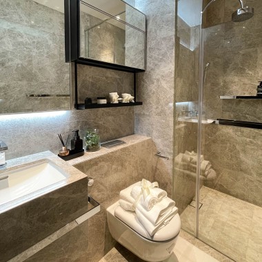 Gæstebadeværelse med masser af luksus (© Guocoland Limited) Gæstebadeværelse med masser af luksus (© Guocoland Limited)