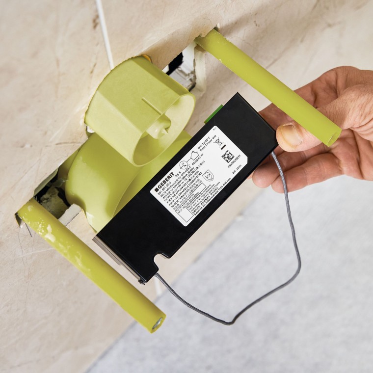 Plug-and-play: Strømforsyningsenheden tilsluttes af VVS-installatøren. En elektriker ikke nødvendig. Plug-and-play: Strømforsyningsenheden tilsluttes af VVS-installatøren. En elektriker ikke nødvendig.