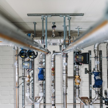 Geberit Mapress Therm tilbyder pålidelig beskyttelse mod ekstern korrosion i lukkede sprinkler- eller kølekredsløb med kondensdannelse. Geberit Mapress Therm tilbyder pålidelig beskyttelse mod ekstern korrosion i lukkede sprinkler- eller kølekredsløb med kondensdannelse.