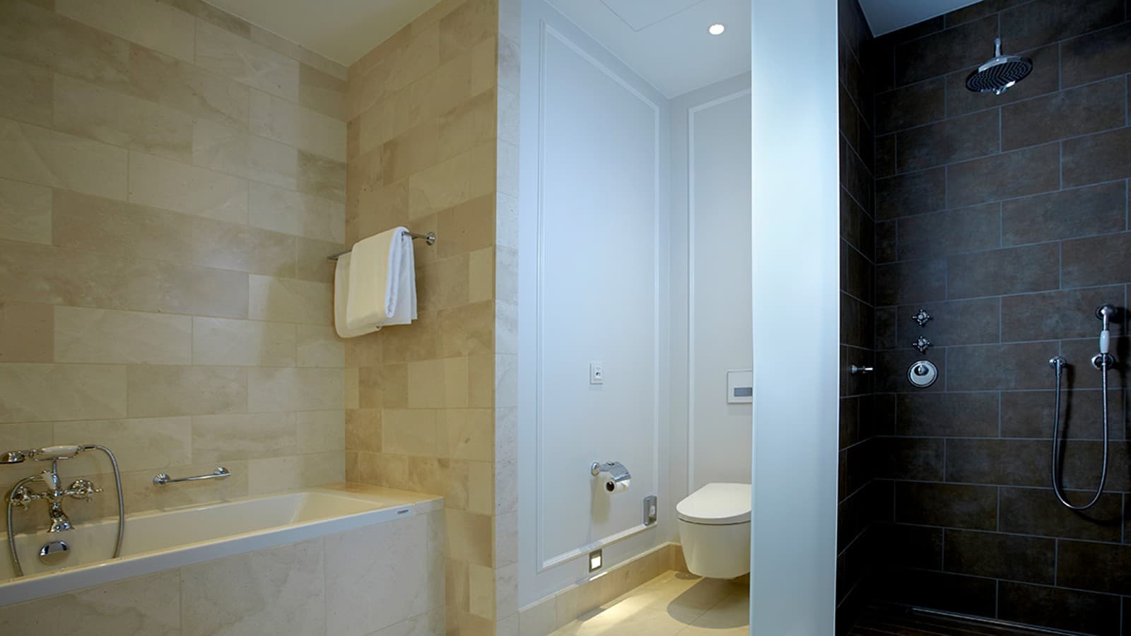 d'Angleterre badeværelse med Geberit AquaClean douchetoilet d'Angleterre badeværelse med Geberit AquaClean douchetoilet