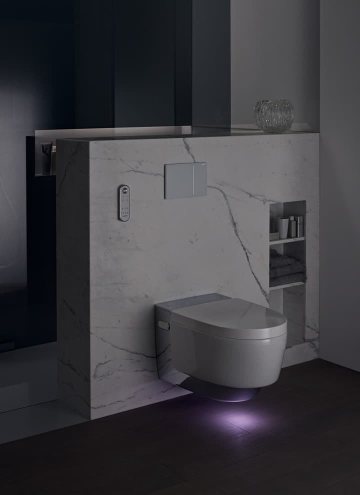 Badeværelse med AquaClean douchetoilet Badeværelse med AquaClean douchetoilet