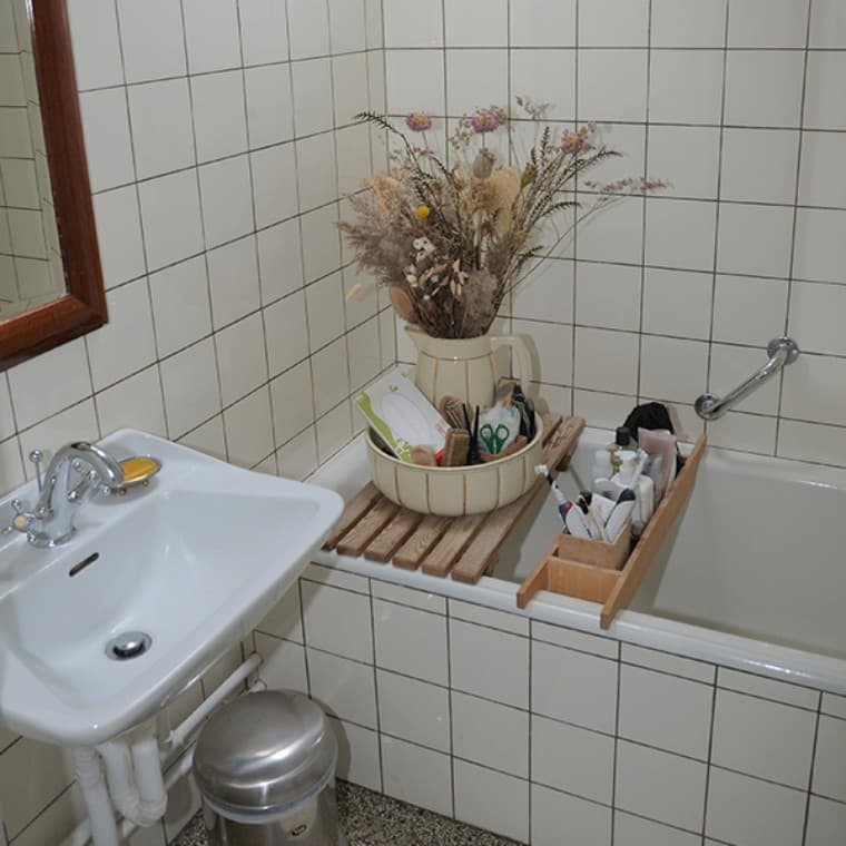 Renovering med Geberit ONE, gammelt badekar (© Skov) Renovering med Geberit ONE, gammelt badekar (© Skov)