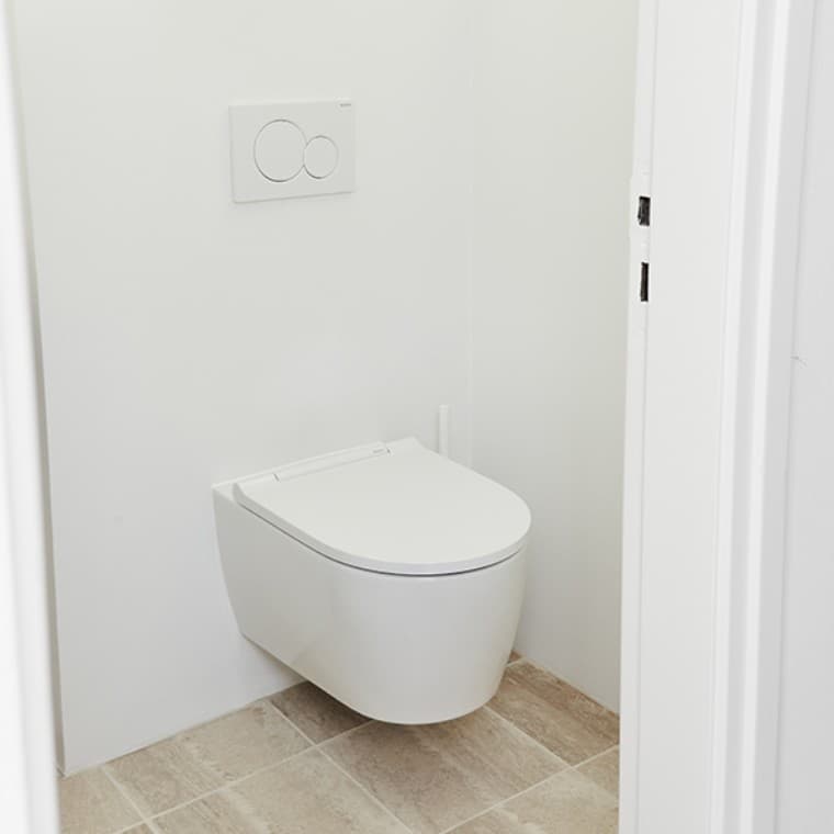 Renovering med Geberit ONE, nyt gæstetoilet (© Skov) Renovering med Geberit ONE, nyt gæstetoilet (© Skov)