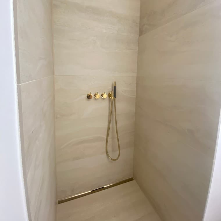 Bruseniche med CleanLine afløb Bruseniche med CleanLine afløb