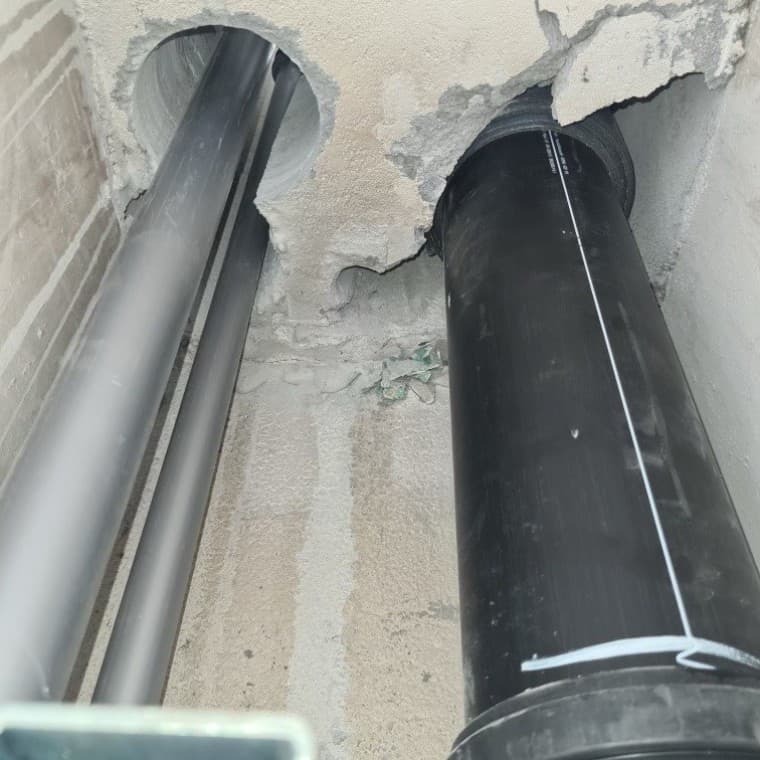 Rør på Rymarksvænget i Hellerup (© Øens VVS) Rør på Rymarksvænget i Hellerup (© Øens VVS)