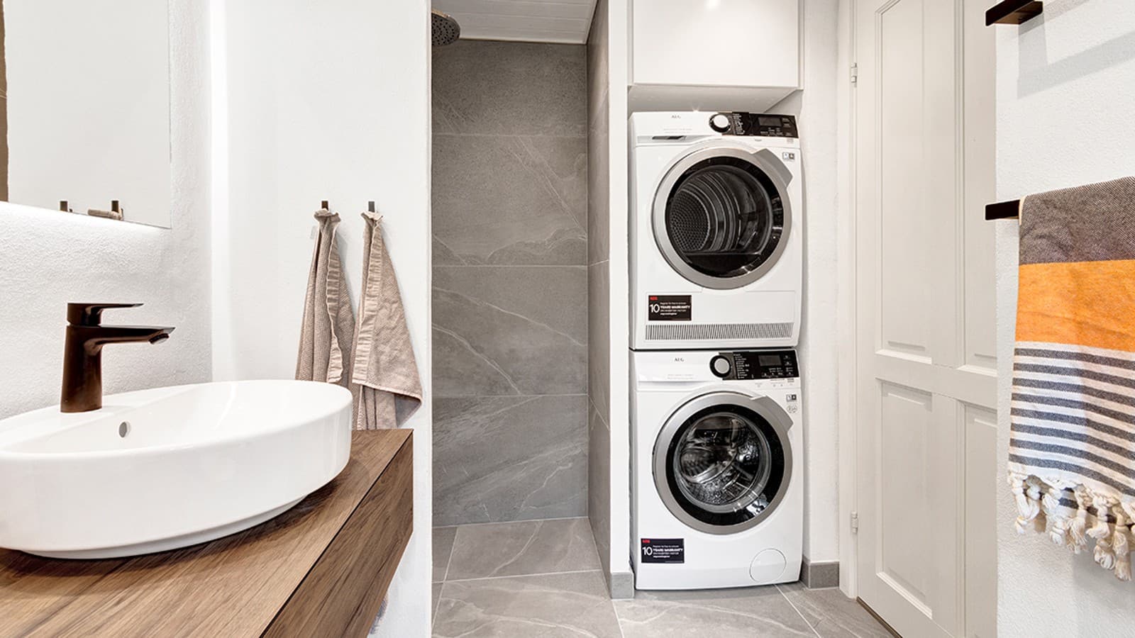 Sommerhus ved Blåvand med Geberit badeværelsesmøbler og toilet Sommerhus ved Blåvand med Geberit badeværelsesmøbler og toilet