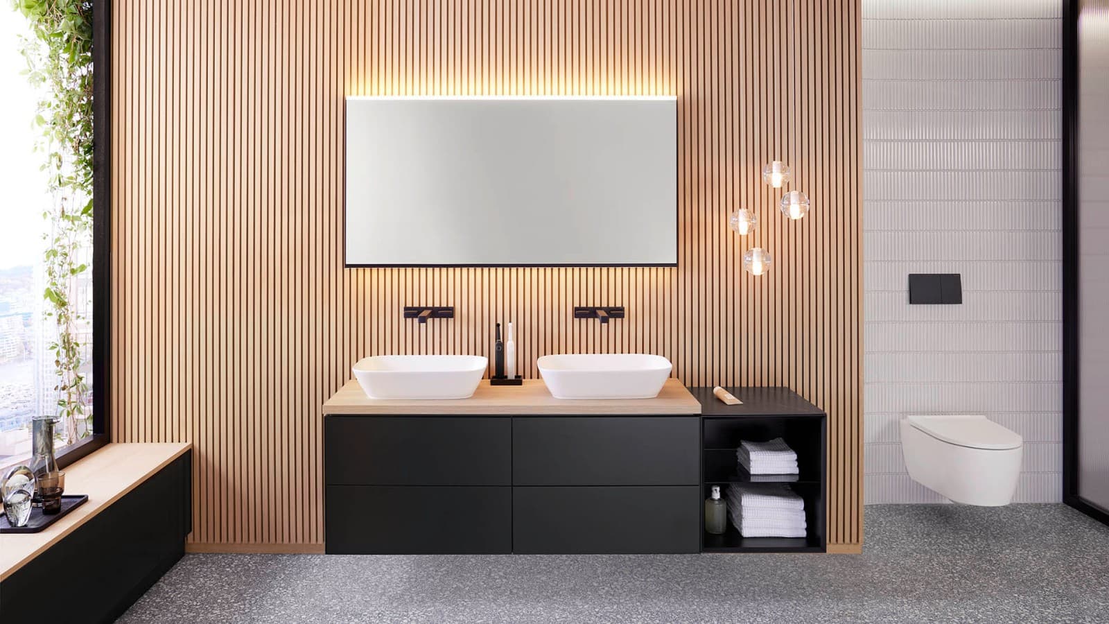 Stort spejl med topbelysning Stort spejl med topbelysning