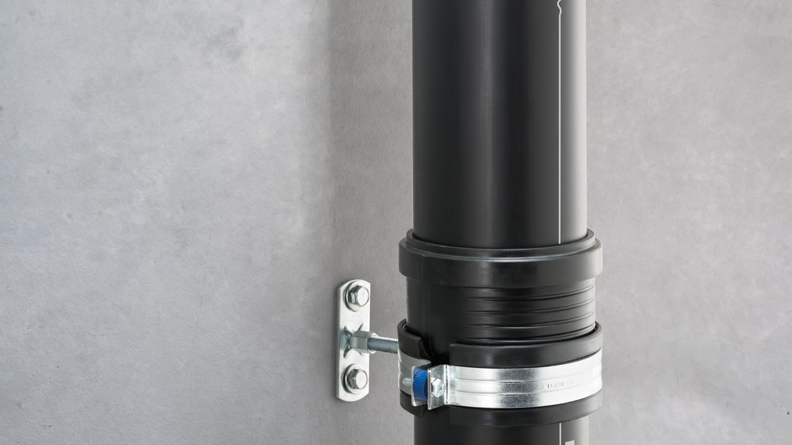 Lydkobling: Lydafkoblede rørbøjler forhindrer overførsel af strukturbåren lyd. Lydkobling: Lydafkoblede rørbøjler forhindrer overførsel af strukturbåren lyd.