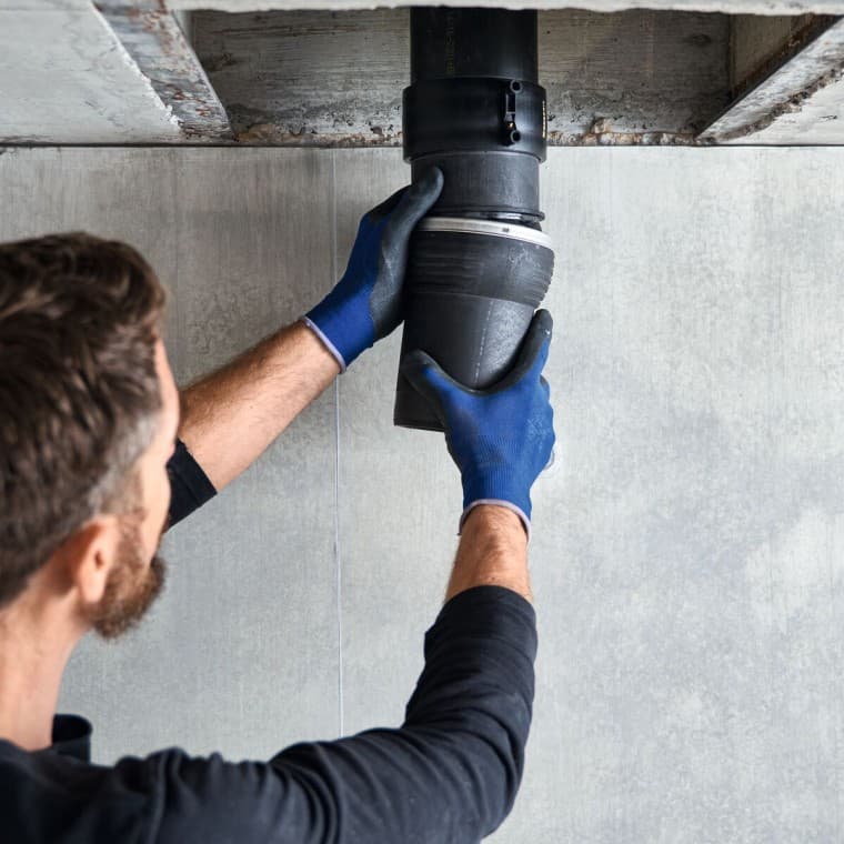 Installation af en Geberit Silent-db20 fitting til forskydning Installation af en Geberit Silent-db20 fitting til forskydning