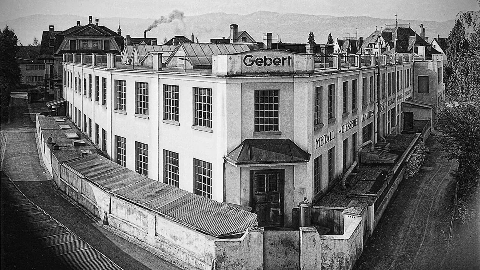 Geberits første fabrik i Rapperswil i 1920'erne. Geberits første fabrik i Rapperswil i 1920'erne.