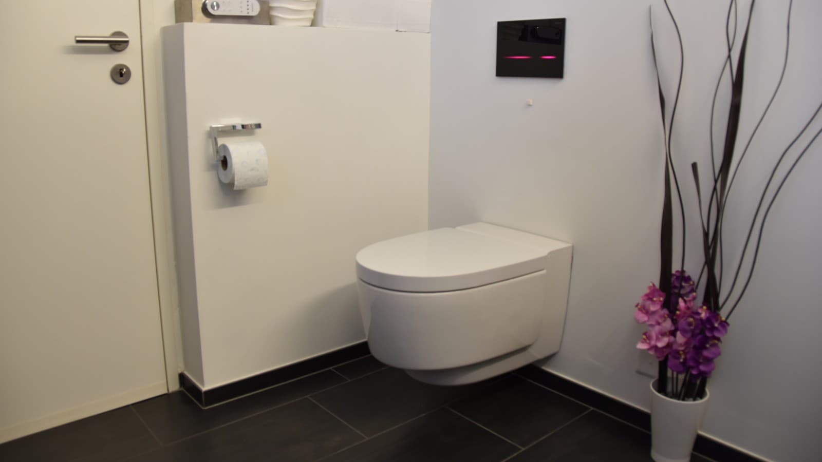 Badeværelse efter renovering med diverse Geberit produkter Badeværelse efter renovering med diverse Geberit produkter