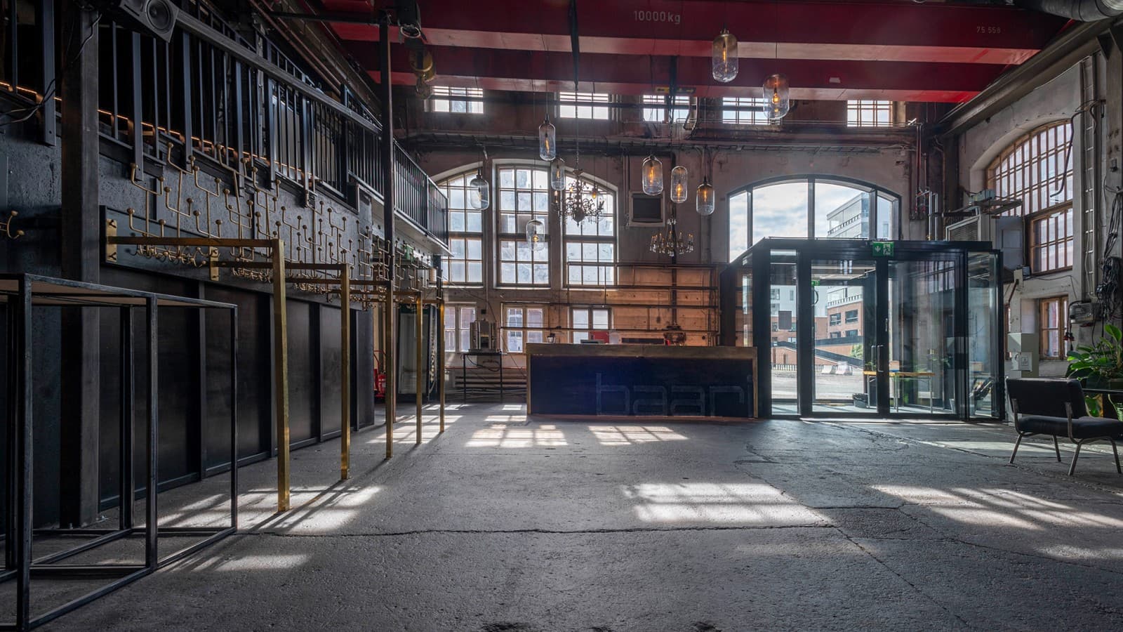 Udbuddet hos Konepaja er ekstremt mangfoldigt. Barer, klubber, sports- og kulturarrangementer finder nok plads her (© Kansallis Teatteri) Udbuddet hos Konepaja er ekstremt mangfoldigt. Barer, klubber, sports- og kulturarrangementer finder nok plads her (© Kansallis Teatteri)