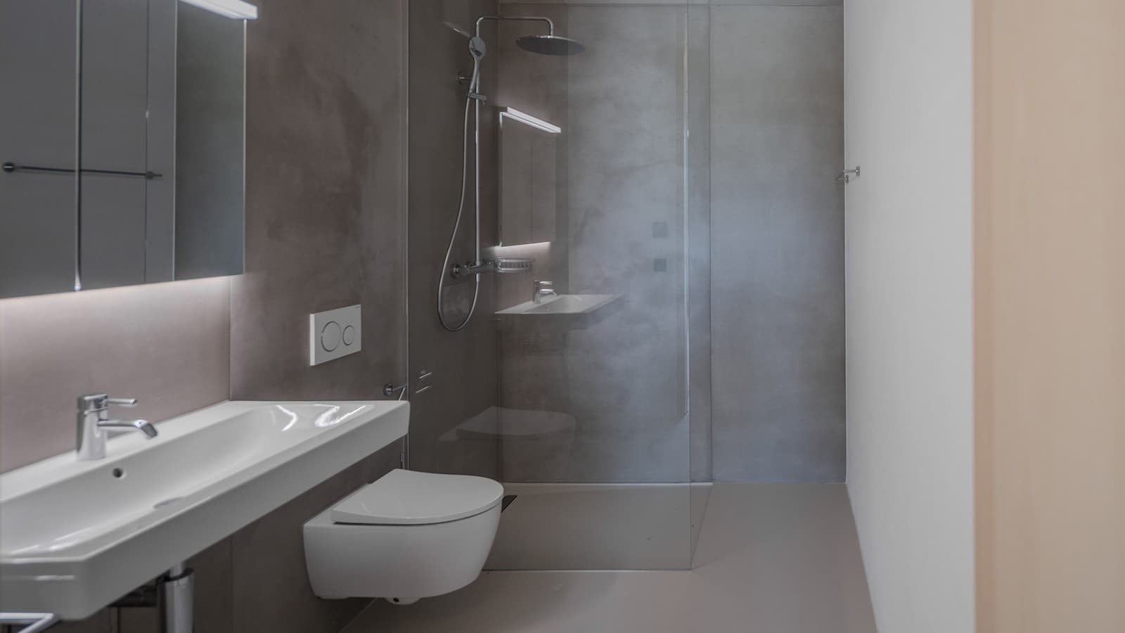 Badeværelserne er udstyret med toiletter og håndvaske fra Geberit. (© Openly / Jens Ellensohn) Badeværelserne er udstyret med toiletter og håndvaske fra Geberit. (© Openly / Jens Ellensohn)