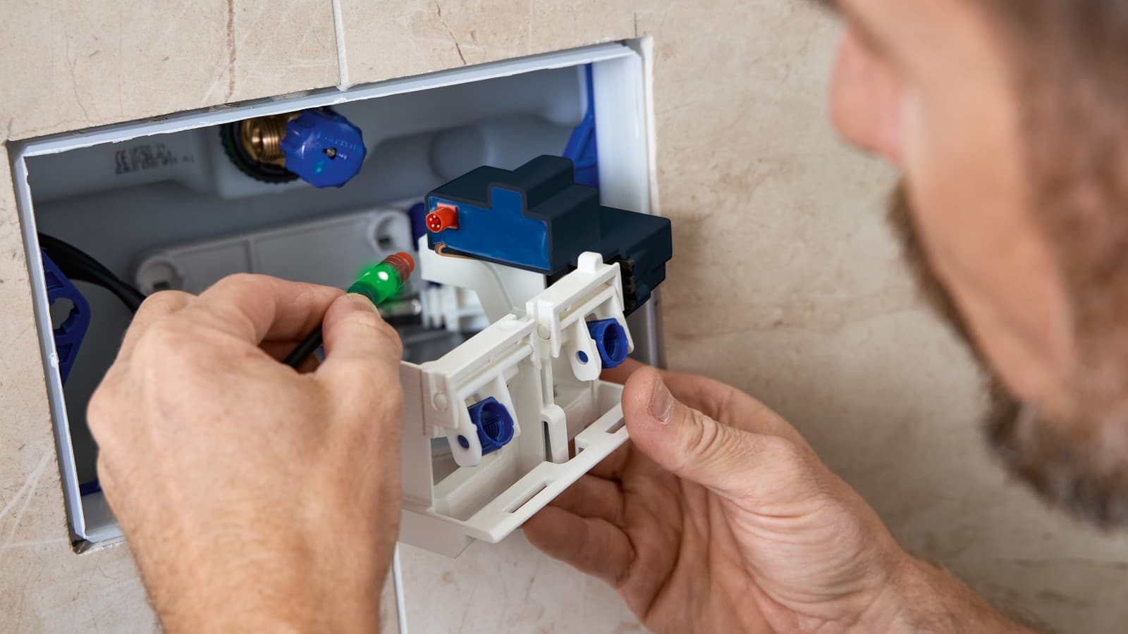 Eftermontering af Geberit HS05 hygienjneskylsenhed (© Geberit) Eftermontering af Geberit HS05 hygienjneskylsenhed (© Geberit)