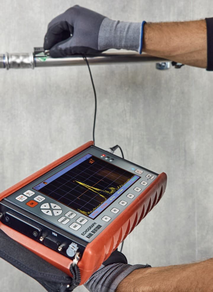 Kontrol af korrekt indstiksdybde med Geberit EST 5 måleinstrument for indstiksdybde Kontrol af korrekt indstiksdybde med Geberit EST 5 måleinstrument for indstiksdybde