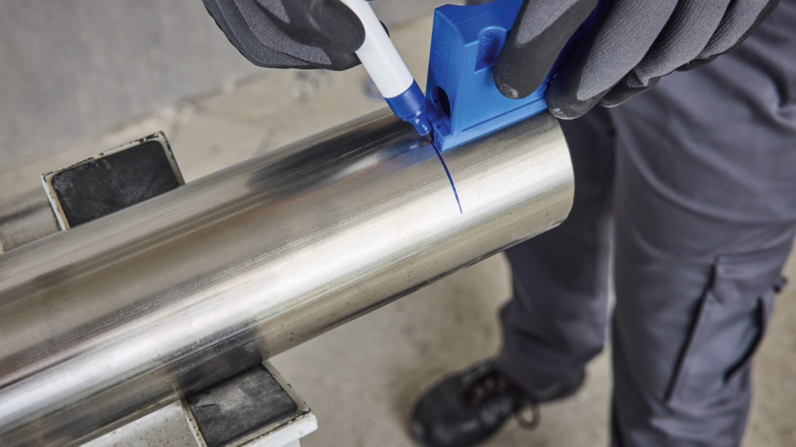 Markering med Geberit Mapress indstiksdybdeskabelon Markering med Geberit Mapress indstiksdybdeskabelon